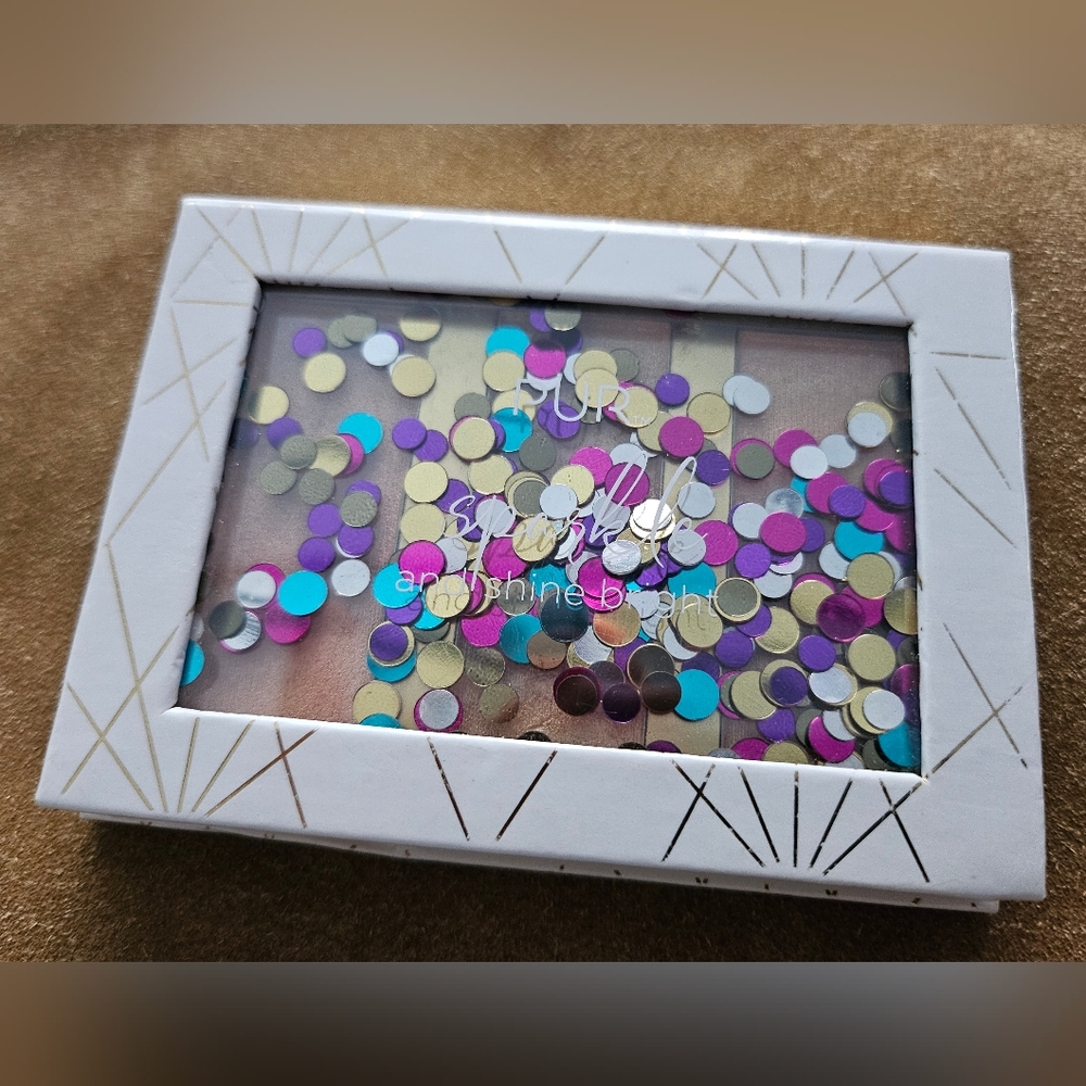 PÜR Sparkle and shine bright limited edition Sweet 16 travel highlighter palette